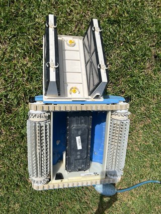 Robot limpiafondos Dolphin Master M3
