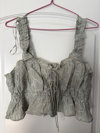 Top Zara verde con bordados
