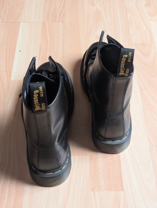 Botas Dr. Martens Talla 43 Negro. Modelo 11822.