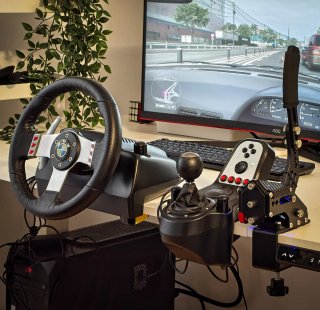 Volante G27 con cambio, freno de mano y pedales