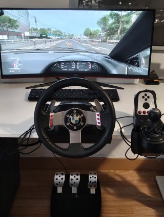 Volante G27 con cambio, freno de mano y pedales