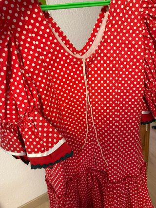 Traje de flamenca rojo con lunares blancos