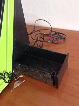Teléfono público Telefónica vintage con llaves