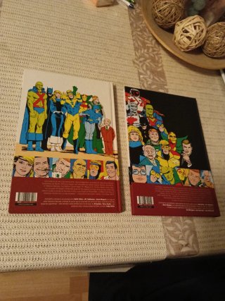 Jla/JLi de giffen, DeMatteis y Maguire. Dos tomos