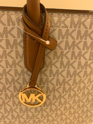 Bolso Michael Kors Beige y Marrón Medidas: largo