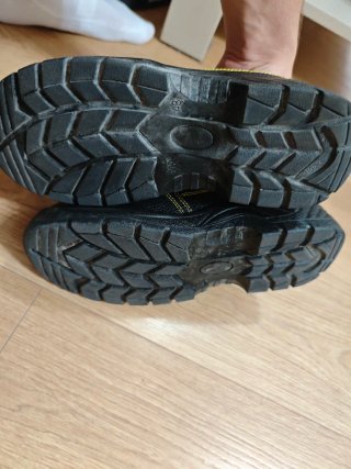 Zapatos de Trabajo Beework Negros y Amarillos