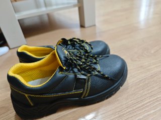Zapatos de Trabajo Beework Negros y Amarillos