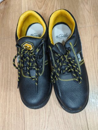 Zapatos de Trabajo Beework Negros y Amarillos