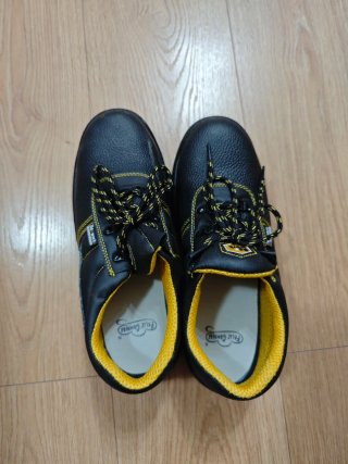 Zapatos de Trabajo Beework Negros y Amarillos