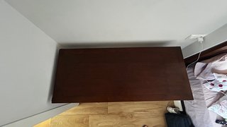 Scrivania in legno con cassetti