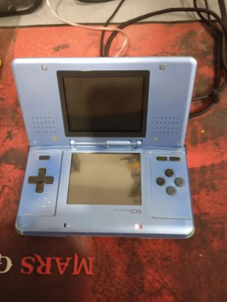 Nintendo DS Verde con Cargador y Juego