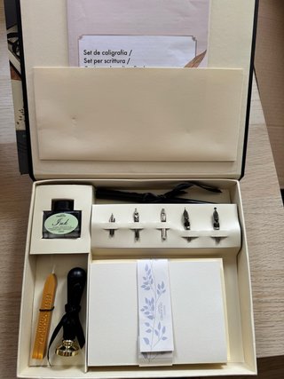 Set de caligrafía con plumas y tinta