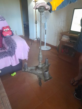Lámpara de pie de bronce