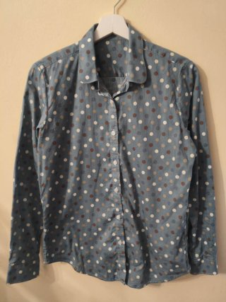 Camisa de mujer con topos