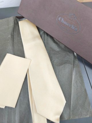 Set Corbata y Pañuelo Church's