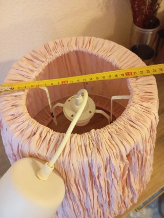Lámpara colgante IKEA rosa tela preciosa.