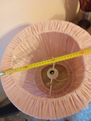 Lámpara colgante IKEA rosa tela preciosa.