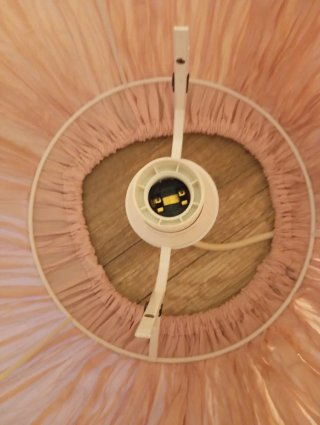 Lámpara colgante IKEA rosa tela preciosa.