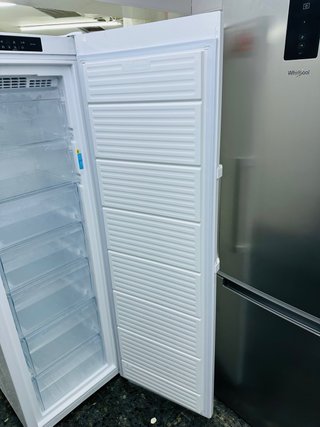Congelador Vertical Indesit Blanco