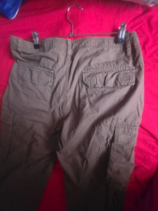 Pantalón cargo hombre marrón