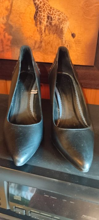 Zapatos tacón negros tachuelas talla 37