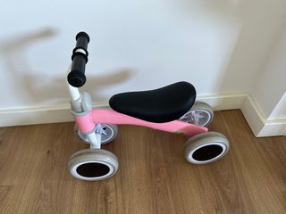 Bicicleta infantil de equilibrio rosa