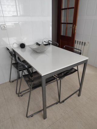 Conjunto de Mesa y 4 Sillas