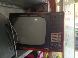 Televisión antigua pequeña