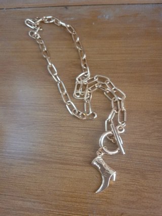 Gargantilla de Eslabones con Colgante de Bota