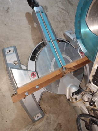 Ingletadora telescópica Makita LS1013 + soporte