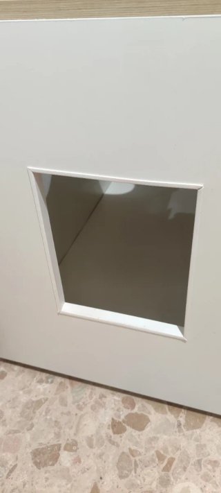 Mueble de baño con arenero integrado.
