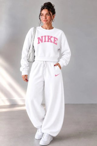 Conjunto chándal Nike verde oliva