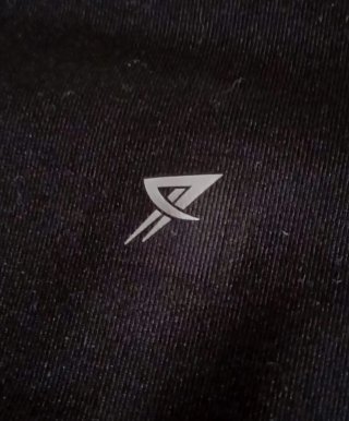 Pantalón deportivo acampanado