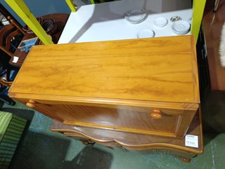 MUEBLE PANERA CON PUERTA ABATIBLE