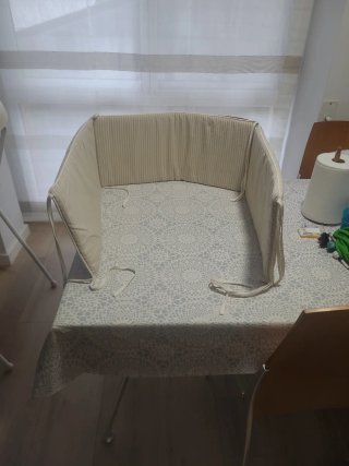 Protector de cuna beige