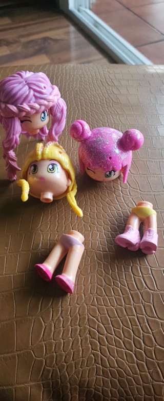 Lote de 3 cabezas y 2 cuerpos de muñecas