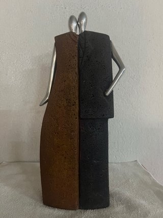 Figura decorativa pareja metal y piedra