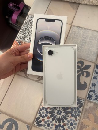 iPhone 16e