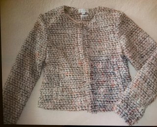 Chaqueta Tweed Corte Chanel en tonos multicolor.