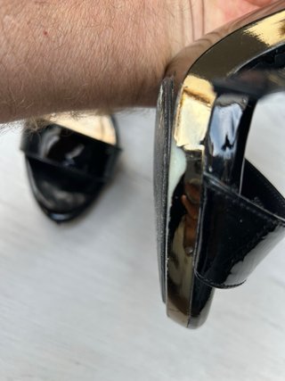 Sandalias Uterque Negro y Oro Talla 36