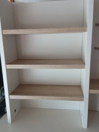 Escritorio Blanco con Estantería