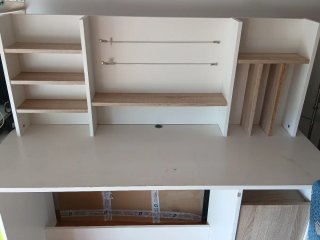 Escritorio Blanco con Estantería