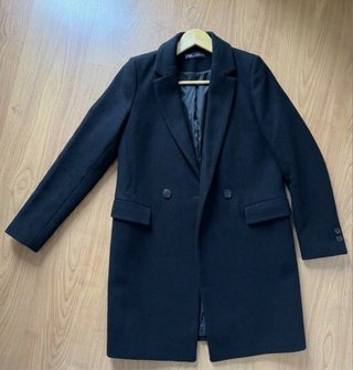 Abrigo de paño negro Zara