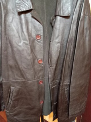 Chaqueta de piel marrón de hombre