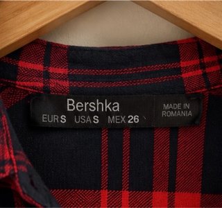Camisa Bershka Cuadros Tartán Rojo y Negro