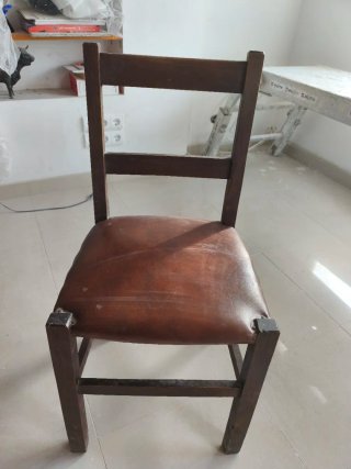 9 Sillas de Madera por 50€