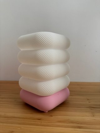 Lámpara de mesa moderna rosa y blanca