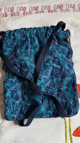 Mochila con Estampado Tropical