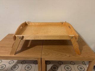 2 Mesas de Cama de Madera