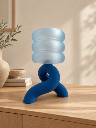 Lámpara de mesa azul y transparente